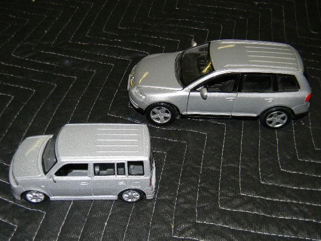 Lot of 2 die-cast cars - very cool...