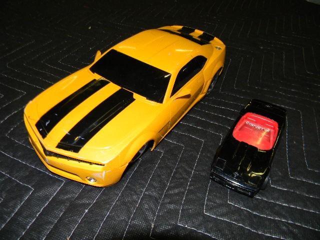 Lot of 2 die-cast cars - very cool ...