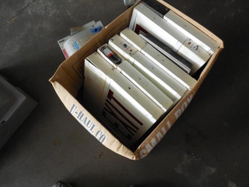 lot 14 image: Used Exit Lights. Coolstuff...