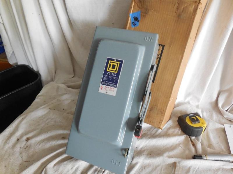 lot 19 image: New Square D 600 Volt Indoor 60 Amp...