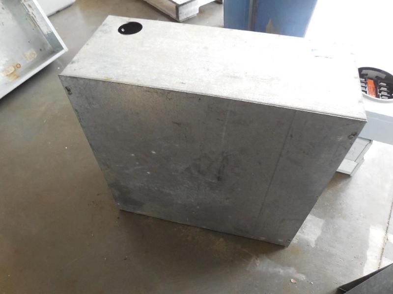 lot 3 image: 24 x 24 x 10 &nbspUsed Electric Bo...