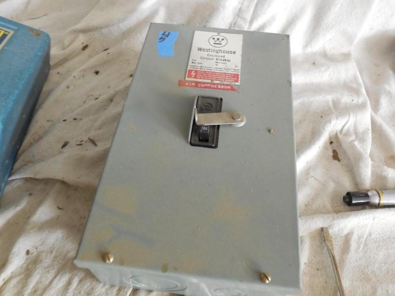 lot 45 image: 100 Amp 3 phase used enclosed circu...