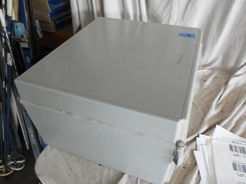 lot 5 image: 16 x 18 x 10 New Hoffman Fiber Box....