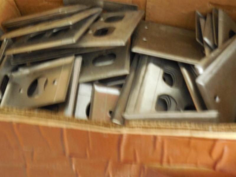 lot 51 image: Box of S.S. plates Coolstuff...