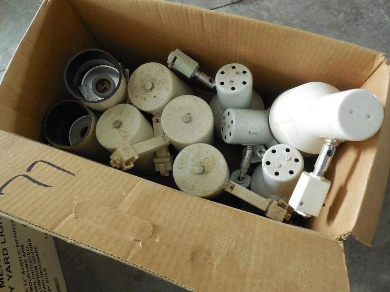 lot 77 image: Track lite fixtures Coolstuff...