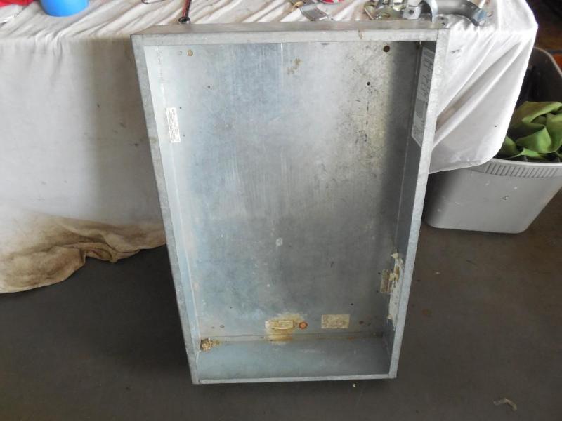 lot 8 image: 32 x 20 Can, New Coolstuff...