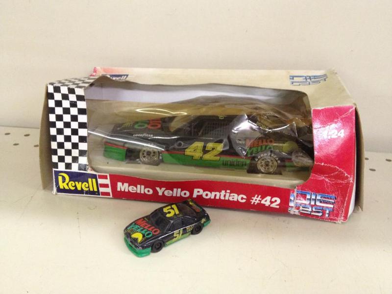 lot 18 image: Revell NASCAR Kyle Petty #42 Mello Yello Pontiac Stock Car 124 Die Cast