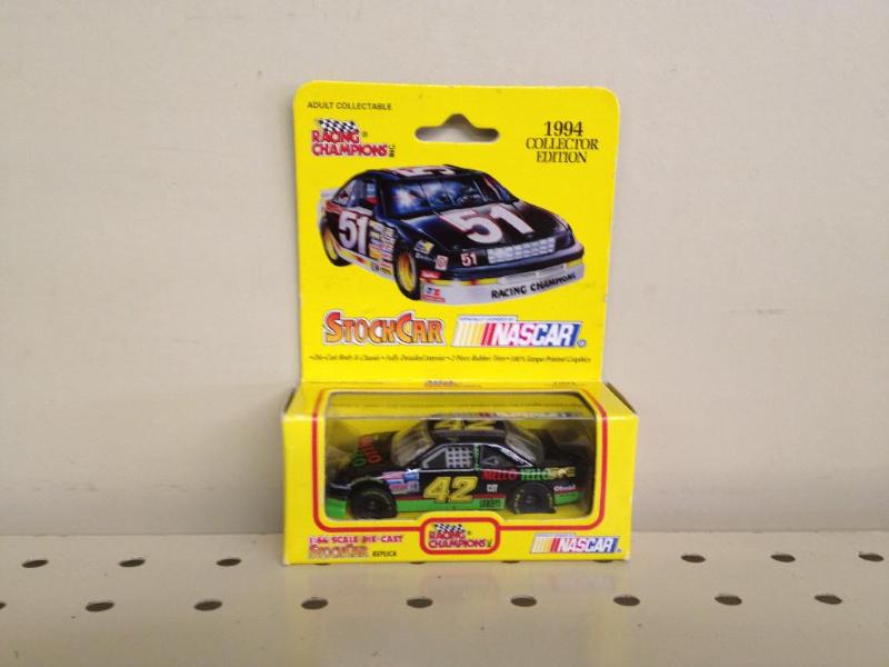lot 25 image: 1994 Collector Edition Kyle Petty 164 Die Cast Car, New In Box