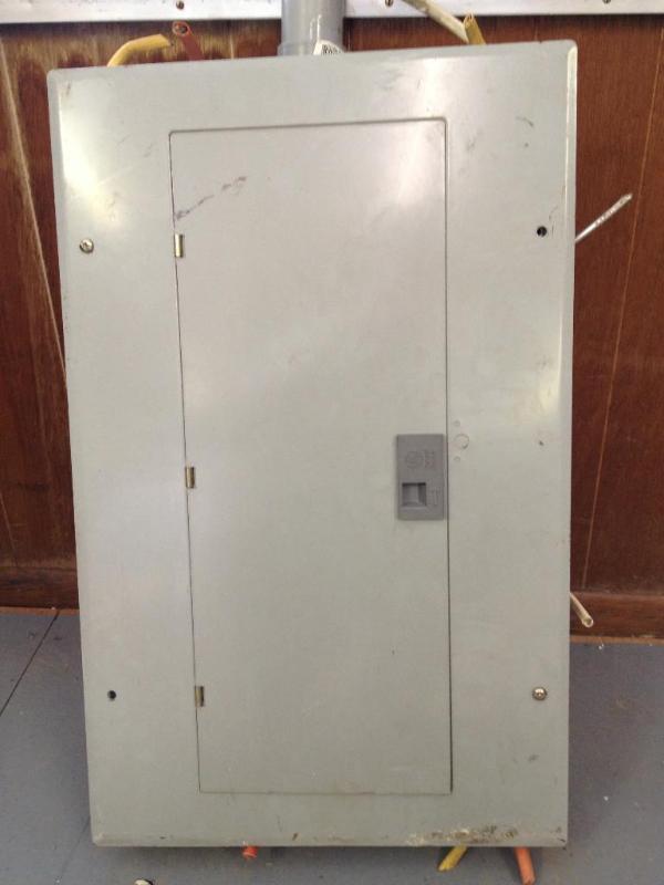 lot 4 image: GE Electrical Box 220 Anp
