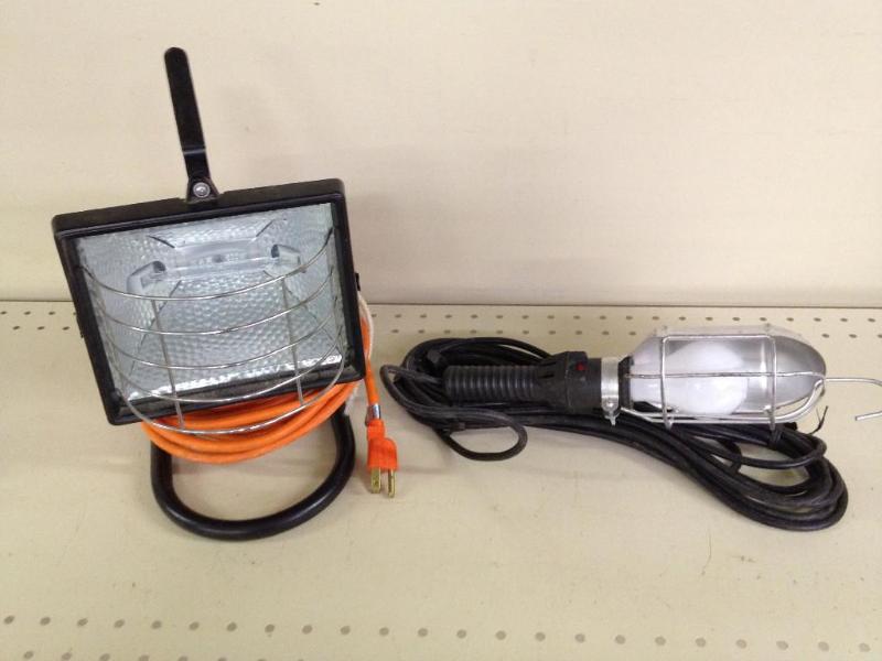 lot 49 image: 1 Halogen Light, 1 Trouble Light