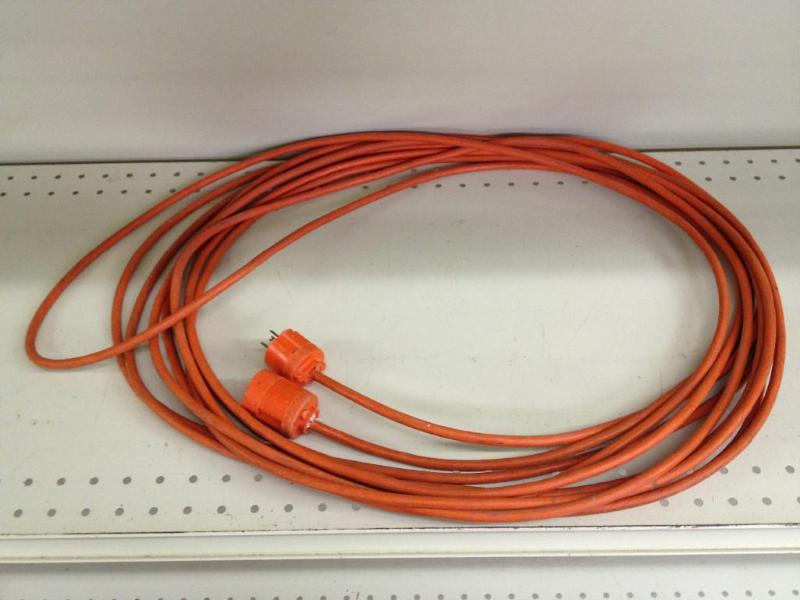 lot 52 image: 50 Foot Extension Cord