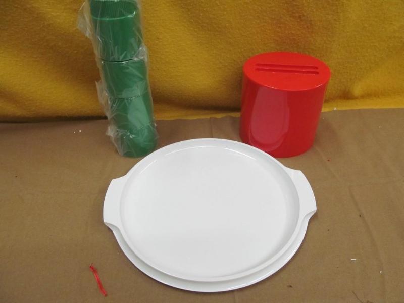 Plastic Tray, Red Ice bucket, 4 gre...