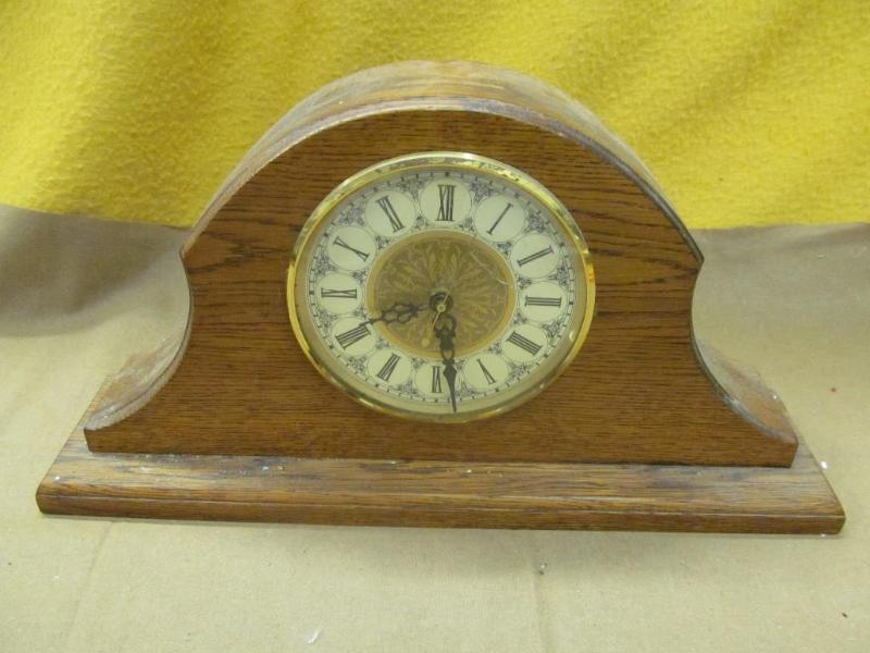 Mantel Clock with cracked lens...