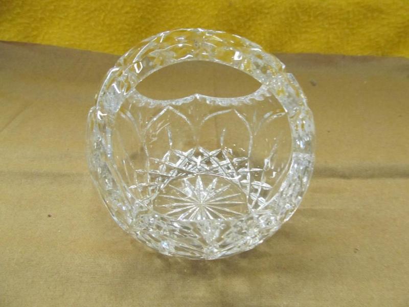 24% lead crystal Basket made in Pol...