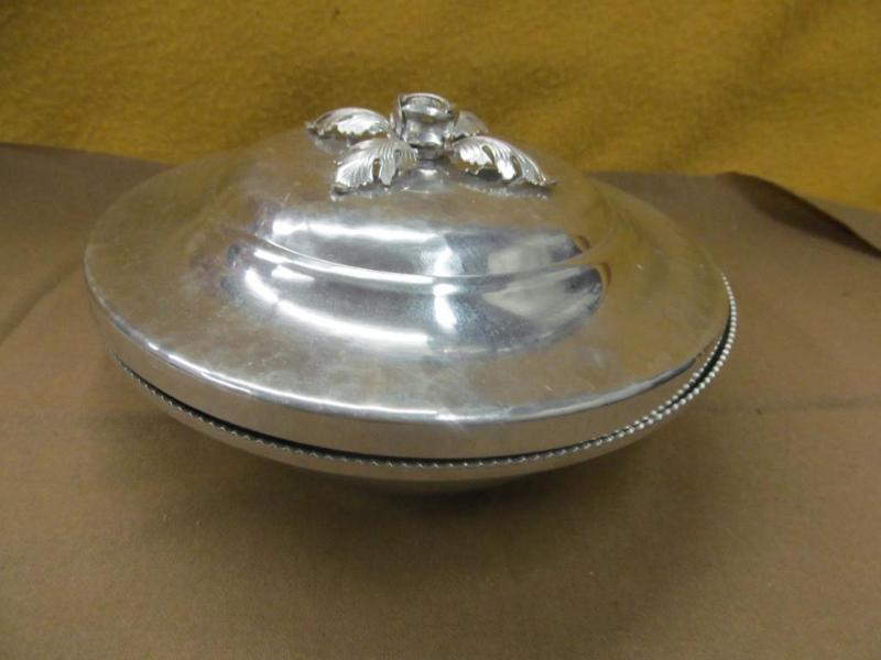 Hammered Silver Casserole holder wi...