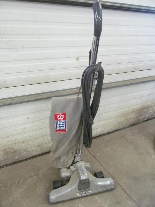 Royal heavy duty Vaccum Vintage...