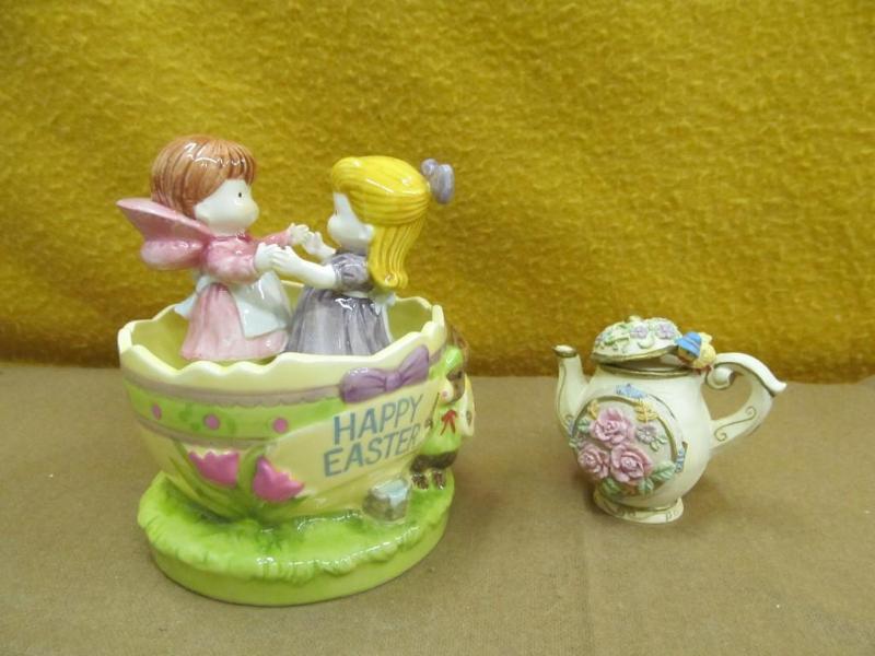 Figurine of 2 Girls in a musical eg...