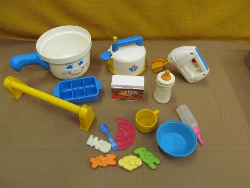 Kitchen set, mixer, bottles, spoon,...