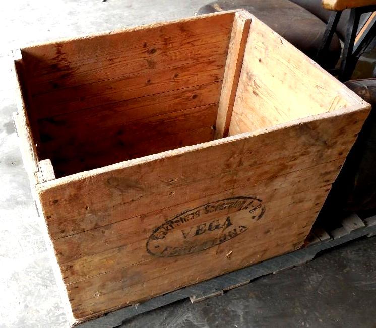 28 x 21 x 21 Old Wooden Box Vega Es...