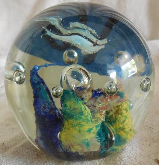 Art Glass Decor round fish paperwei...