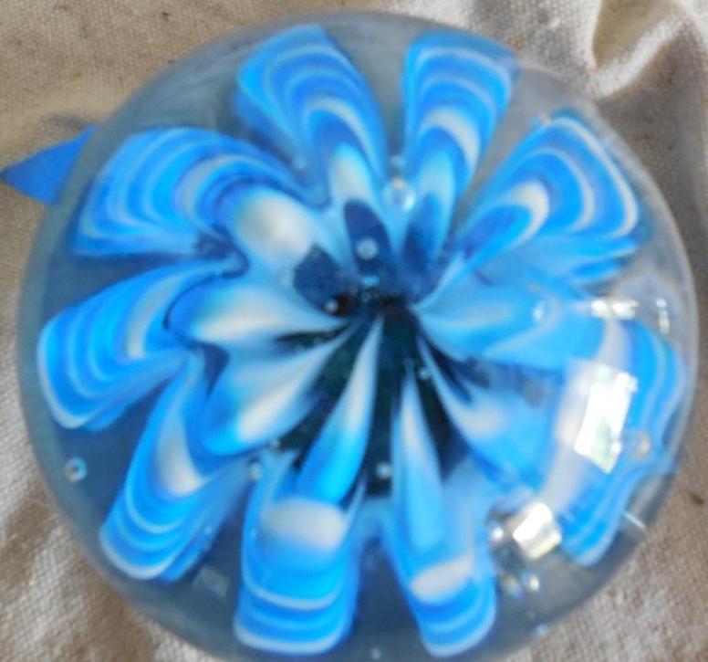 Art Glass Decor paperweight. &nbsp...