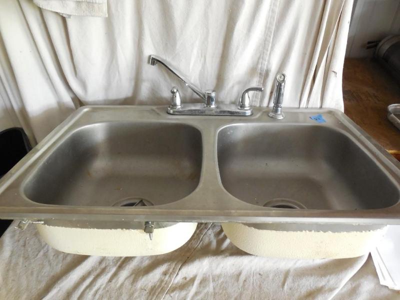And here is the Kitchen Sink. Cools...