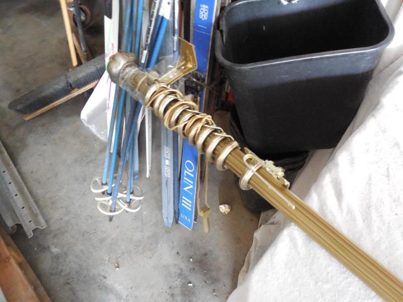 6 10&quot Curtain rod, brackets a...