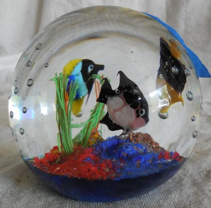 Art Glass Decor round fish paperwei...