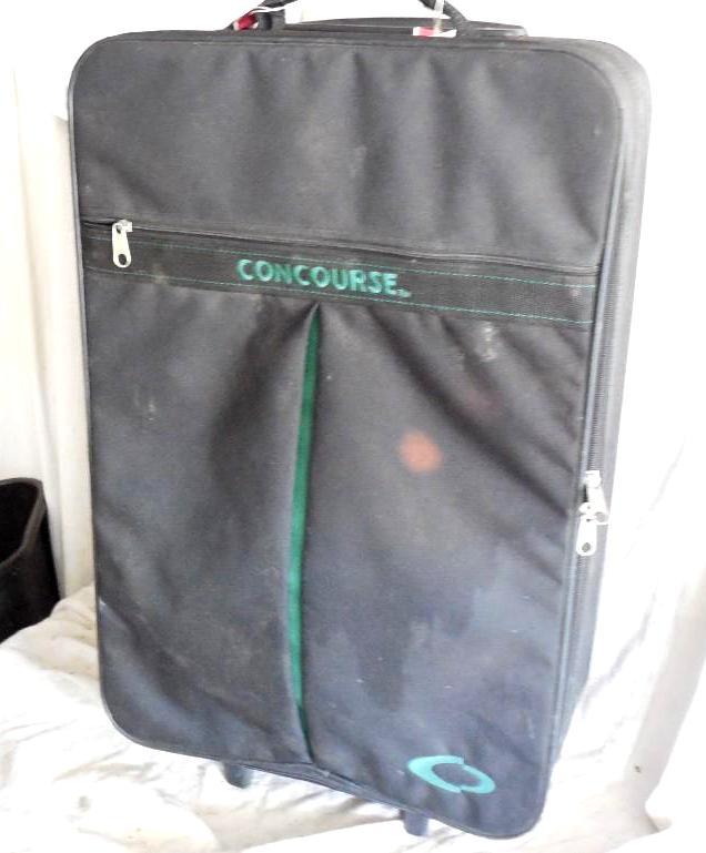 Rolling suit case. 16 x 24 x 8. &nb...