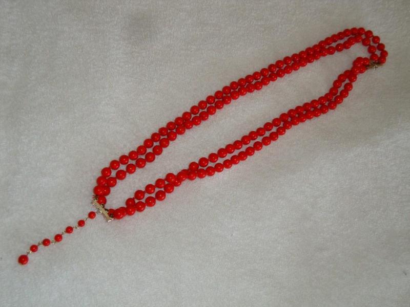 Red bead style necklace 8...