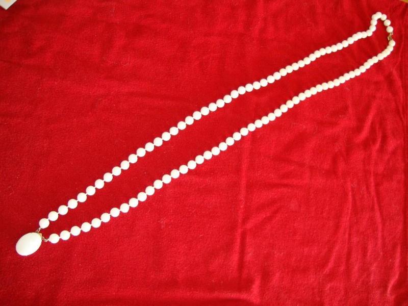 White bead style necklace 10&quot...