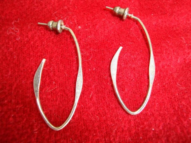 Silver color post earrings...