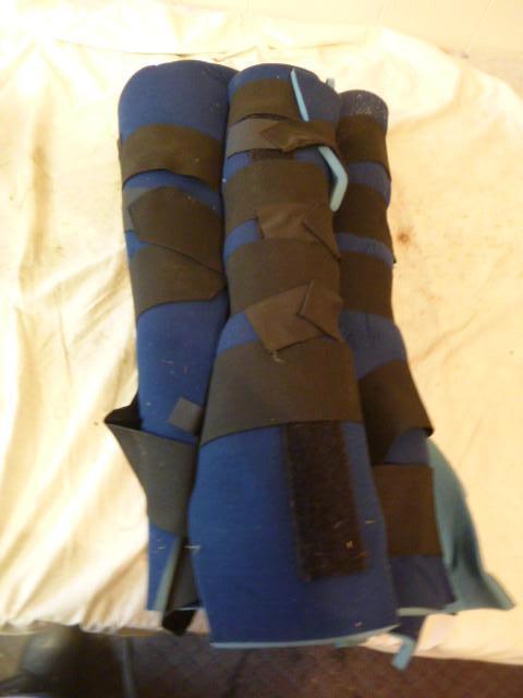 lot 115 image: 3 Leg Braces...