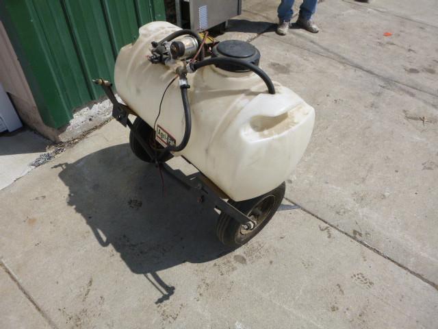 lot 13 image: Agri-Fab Pull Behind Sprayer 25 gal...