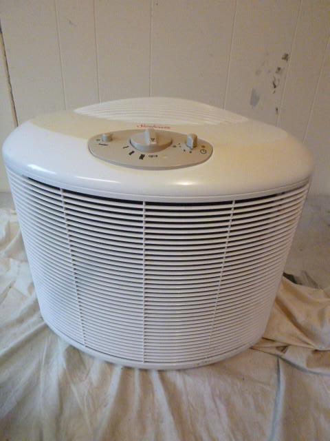lot 153 image: Sunbeam Air Cleaner...