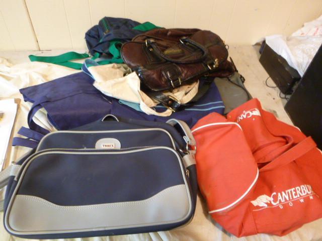 lot 158 image: Lot of Carrying Bags...