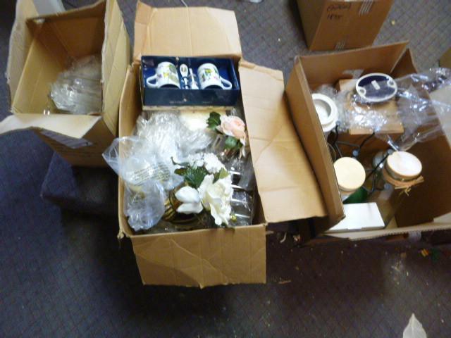 lot 170 image: Lot of Miscellaneous Home Decor...