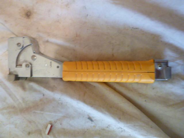 lot 201 image: Arrow Hammer Stapler...