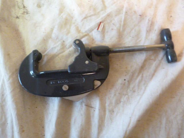 lot 206 image: Pipe Cutter Approximately 2 14&quo...