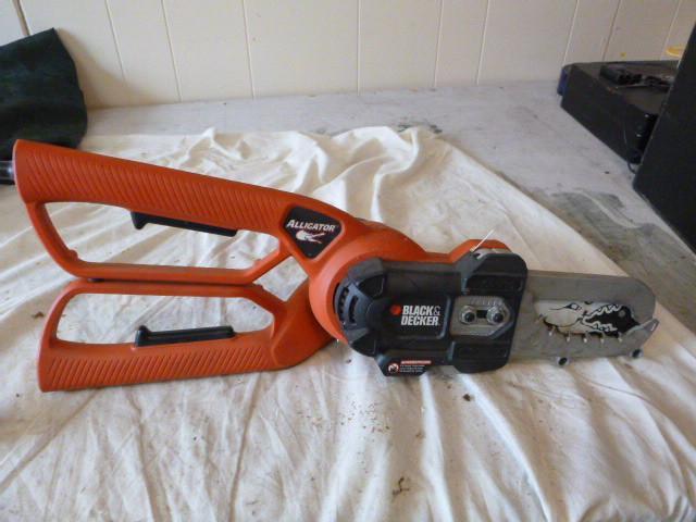 lot 22 image: Black & Decker Alligator LP1000...