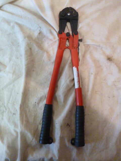 lot 220 image: 18" Bolt Cutters...