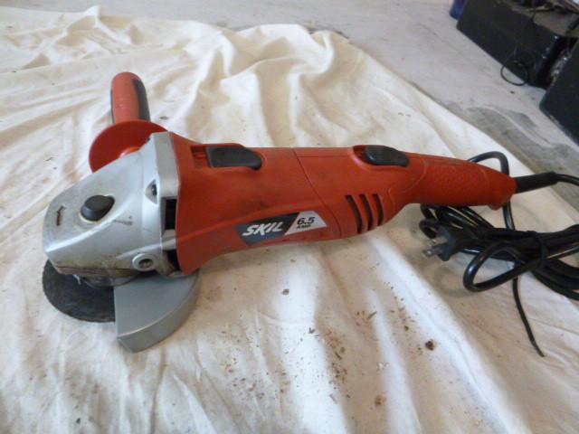 lot 23 image: Skil&nbsp6.5 Amp Angle Grinder Mod...