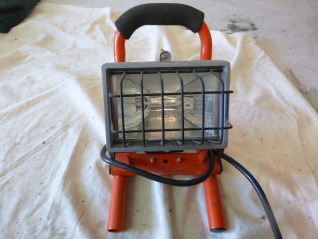 lot 27 image: Utilitech Halogen 250 Watt Light Te...