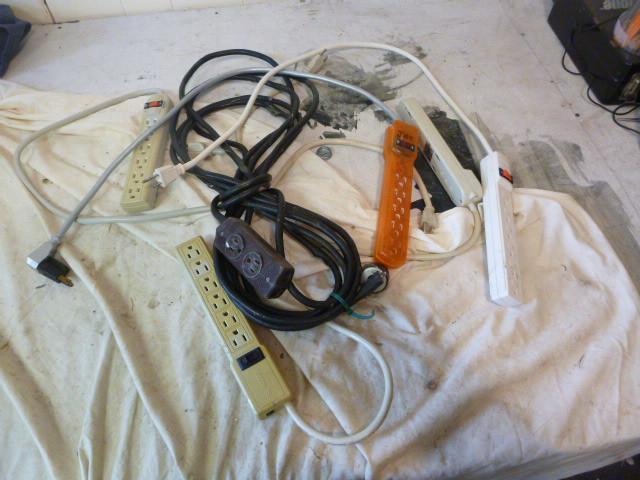 lot 314 image: 5 Power Strips...