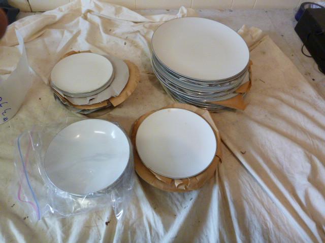 lot 330 image: Style House Fine China Miscellaneou...