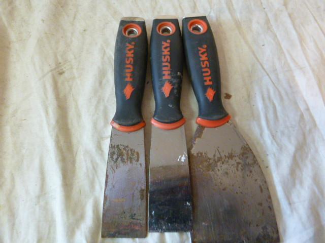 lot 342 image: 4 Husky Putty Knives...