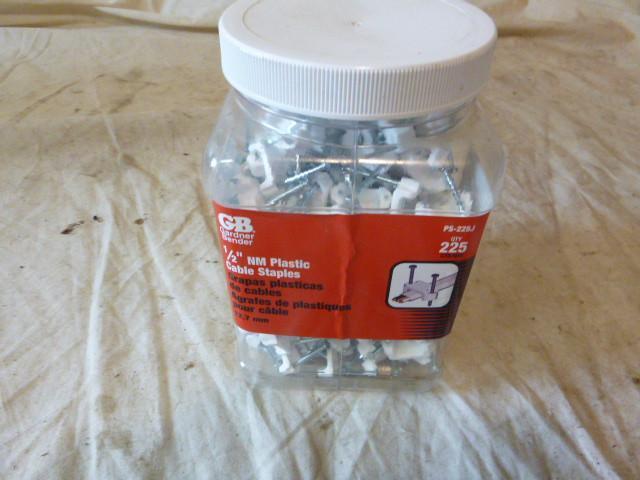 lot 371 image: GB 12" NM Plastic Cable Stapl...