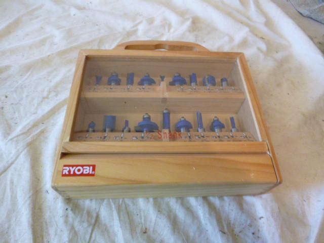 lot 40 image: Ryobi Router Bits 12" shank, ...