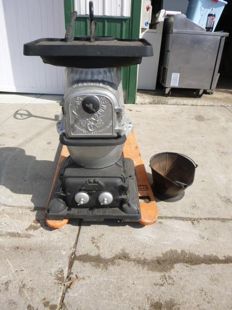 lot 6 image: Eastate Wood Burning Stove with Ash...