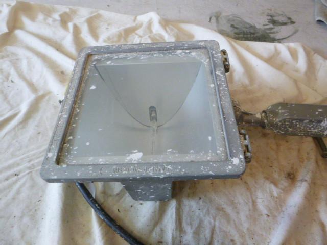 lot 64 image: Halogen 500 Watt Clamp-On Light...